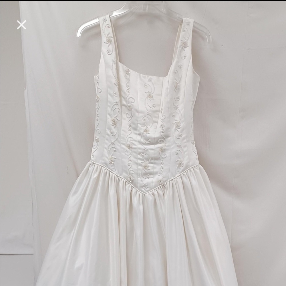 Elegant White Wedding Dress